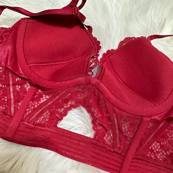 NWOT Victoria's Secret Kendall Jenner Red Set - Bra 32B & Thong Small - Picture 5 of 8